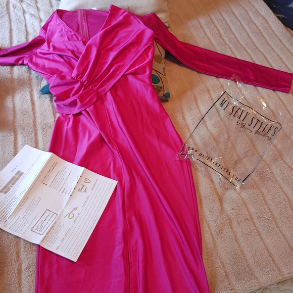 Dress - Picture 3 of 4